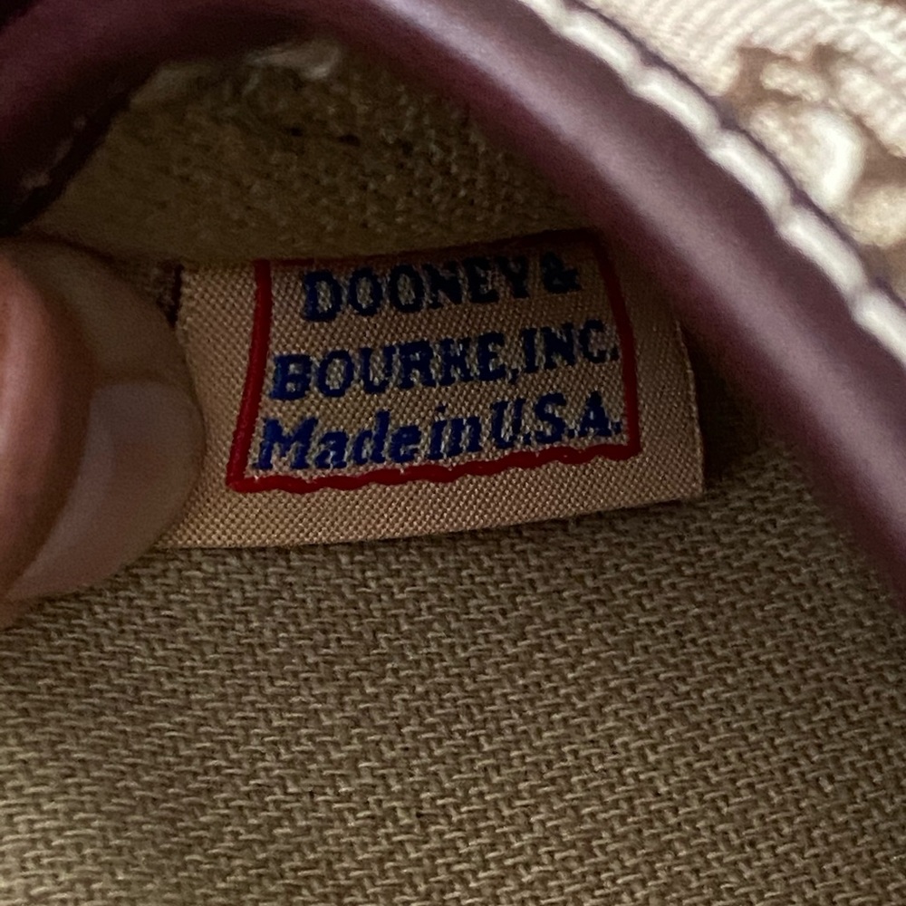Dooney and Bourke wristlet - Picture 4 of 8